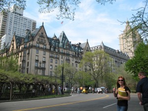 Lara in front of the Dakota